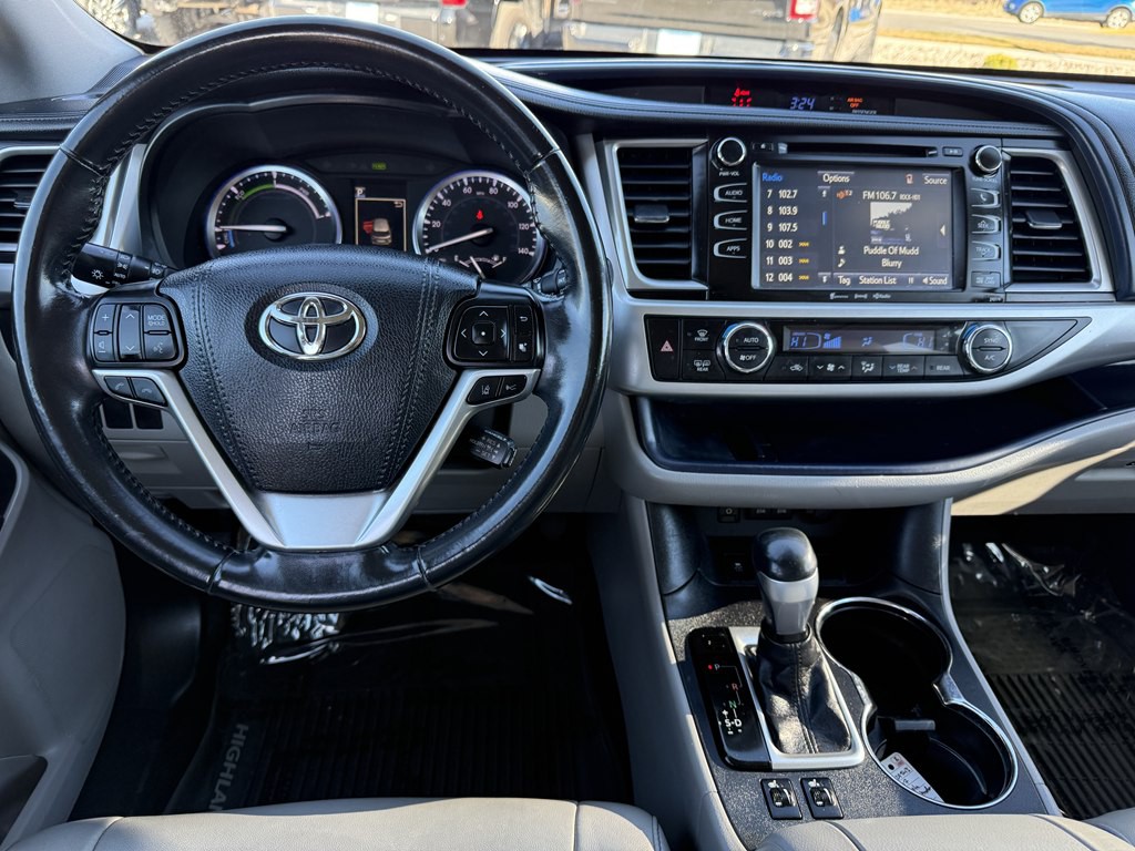 2017 Toyota Highlander Image 30
