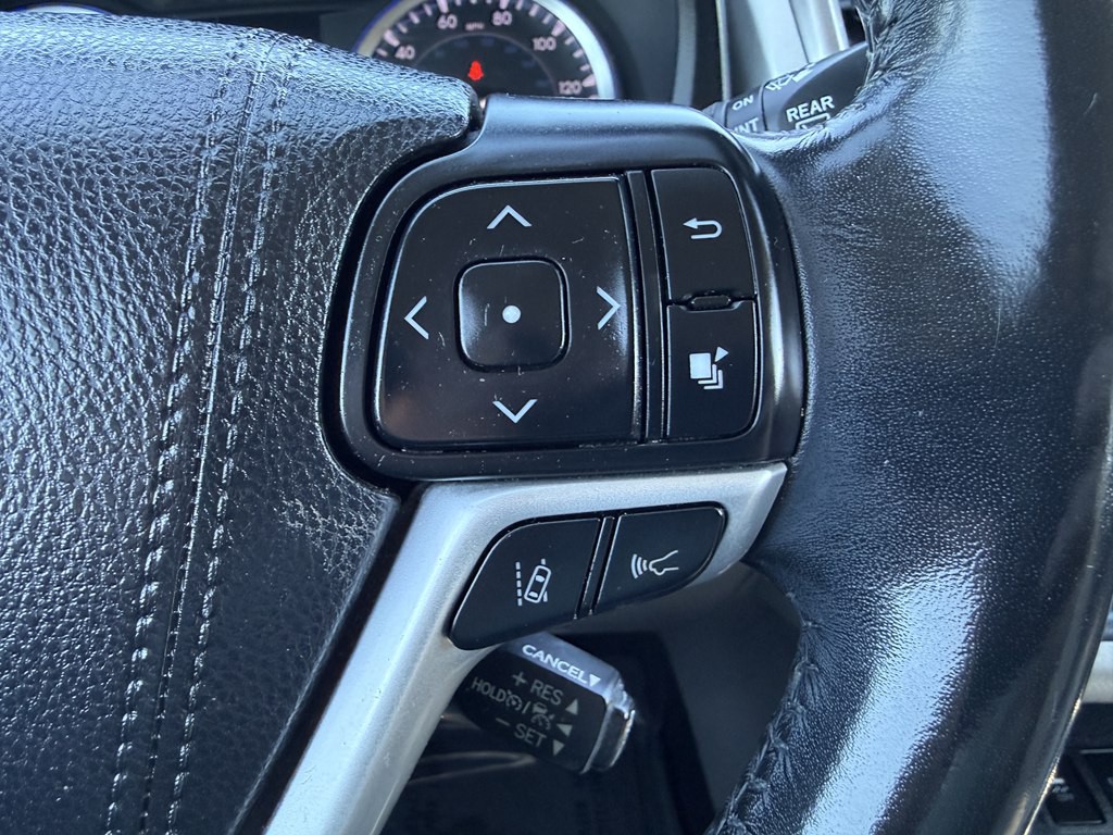 2017 Toyota Highlander Image 32