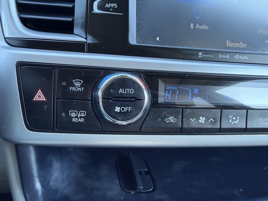 2017 Toyota Highlander Image 39