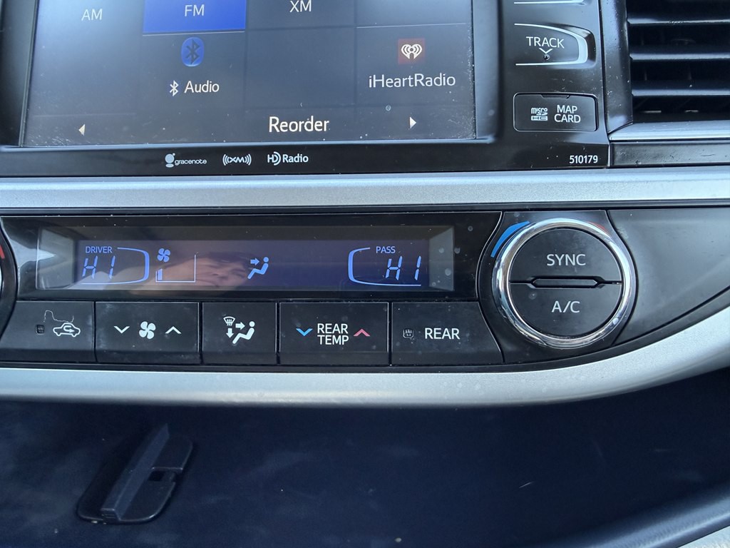 2017 Toyota Highlander Image 40