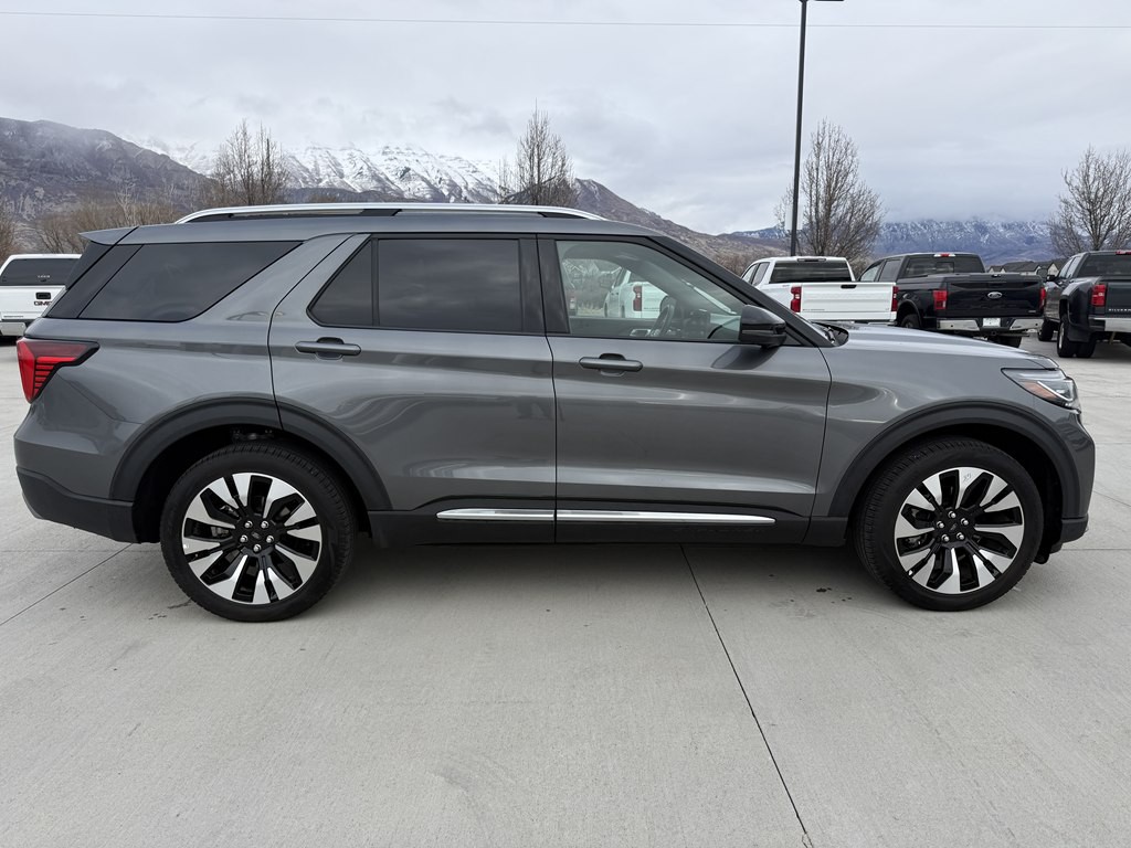 2025 Ford Explorer Image 2