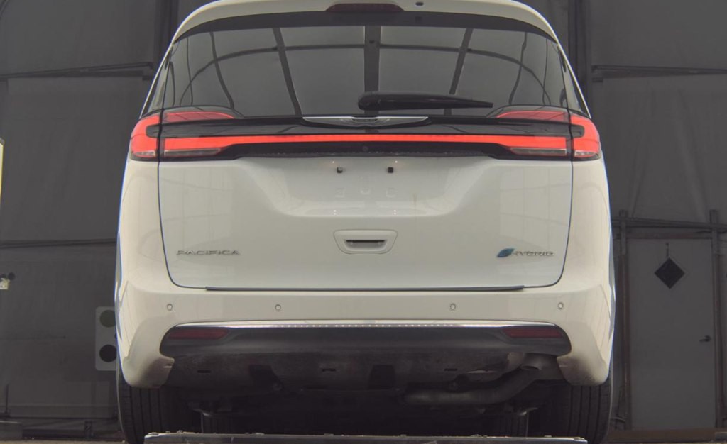 2023 Chrysler Pacifica Image 4