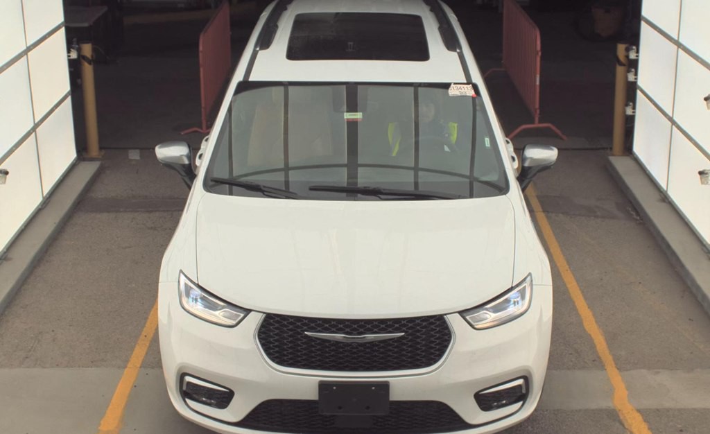 2023 Chrysler Pacifica Image 8