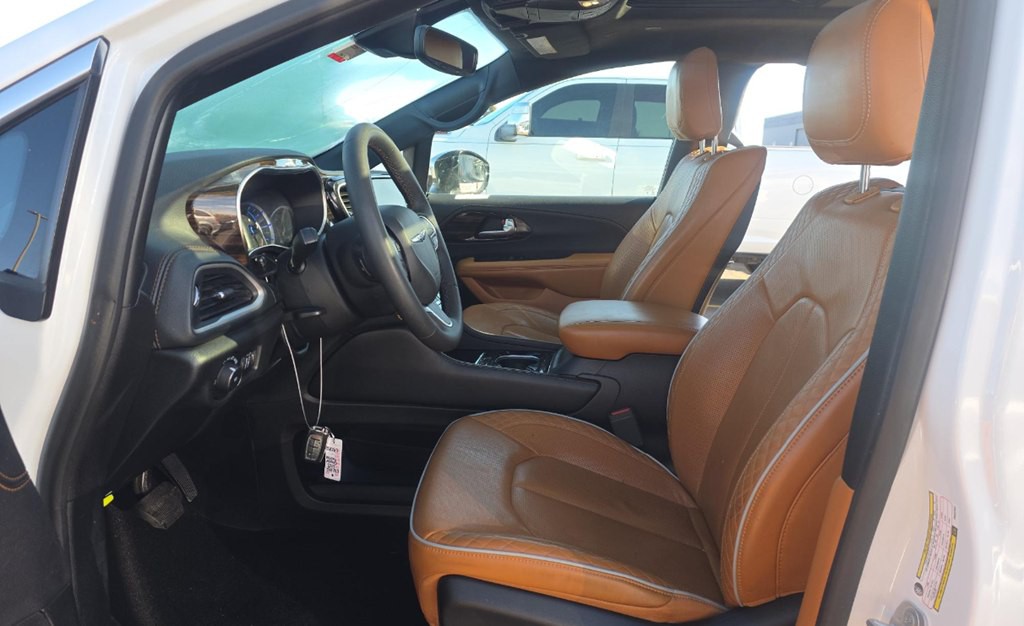 2023 Chrysler Pacifica Image 10