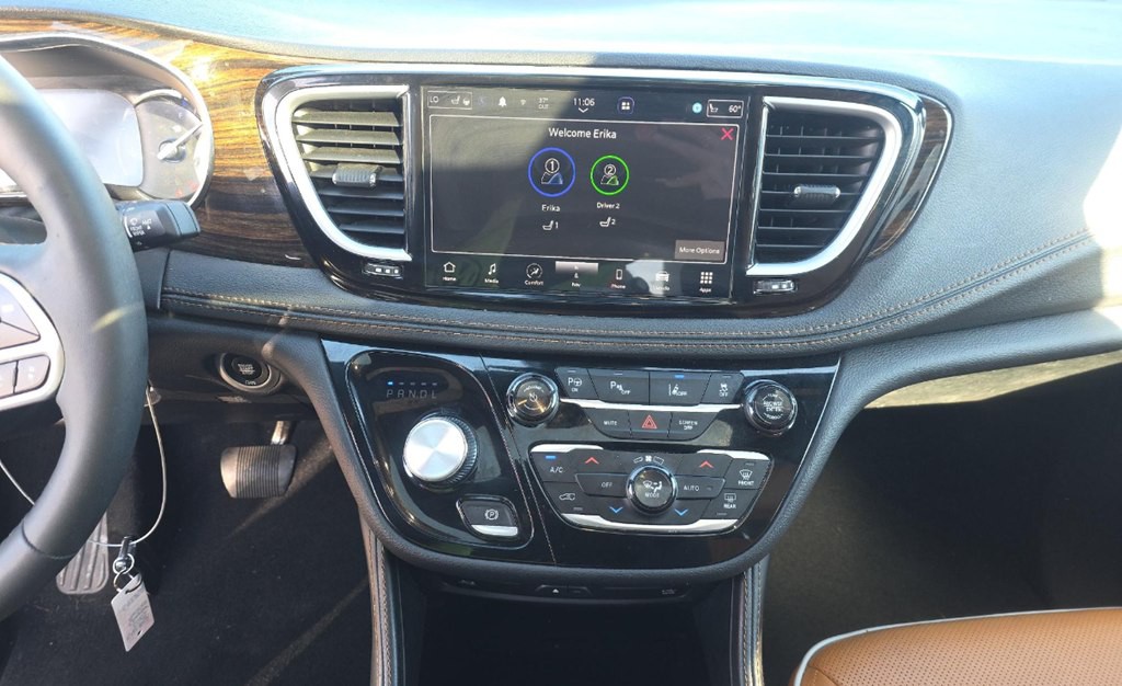 2023 Chrysler Pacifica Image 15