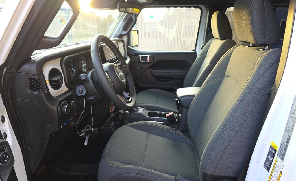 2025 Jeep Wrangler Image 9