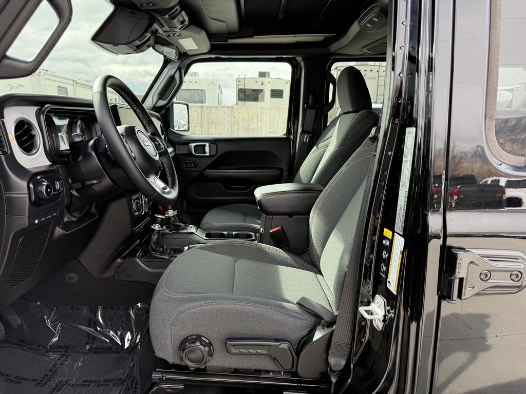 2025 Jeep Wrangler Image 17