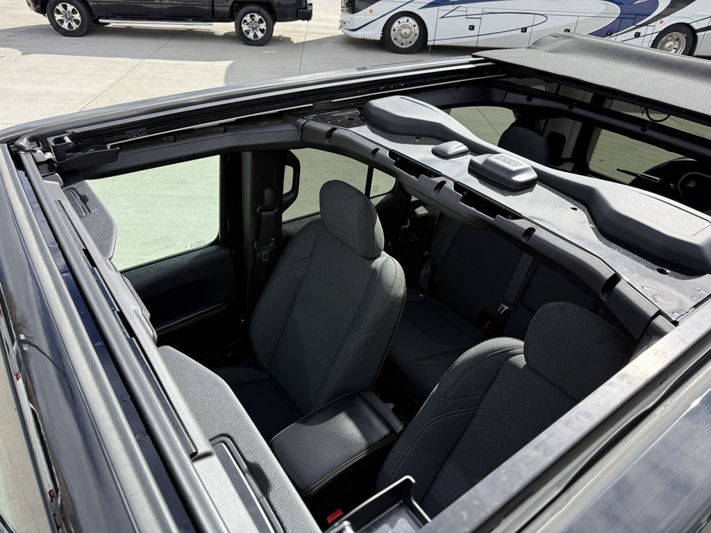 2025 Jeep Wrangler Image 30