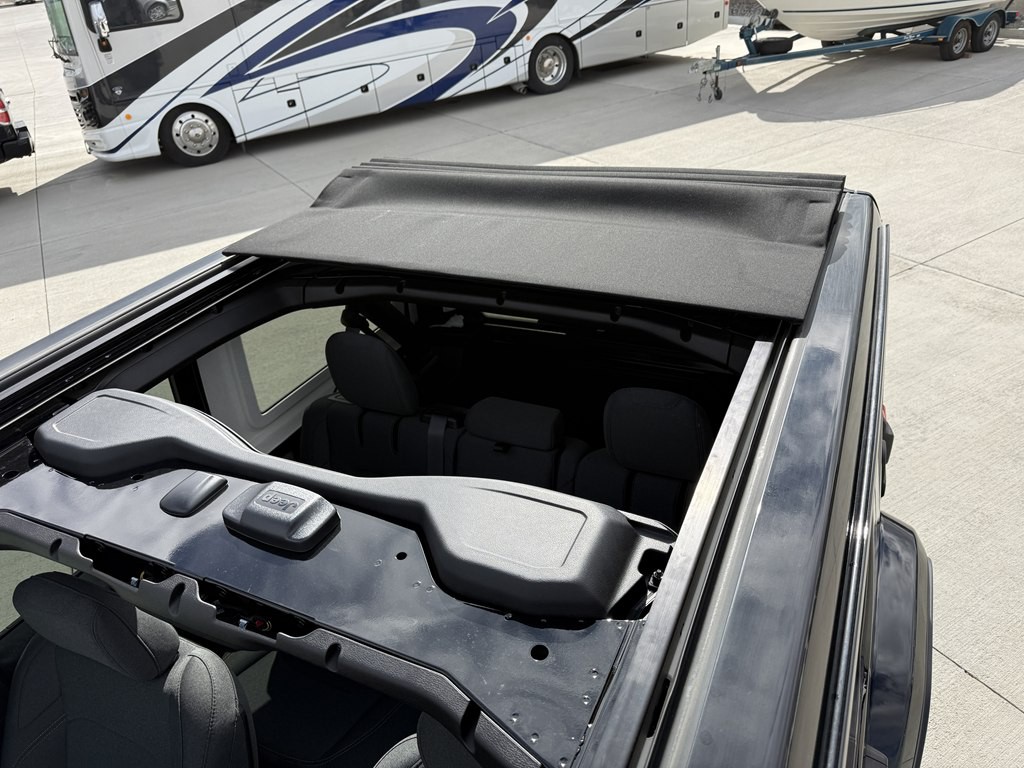 2025 Jeep Wrangler Image 31