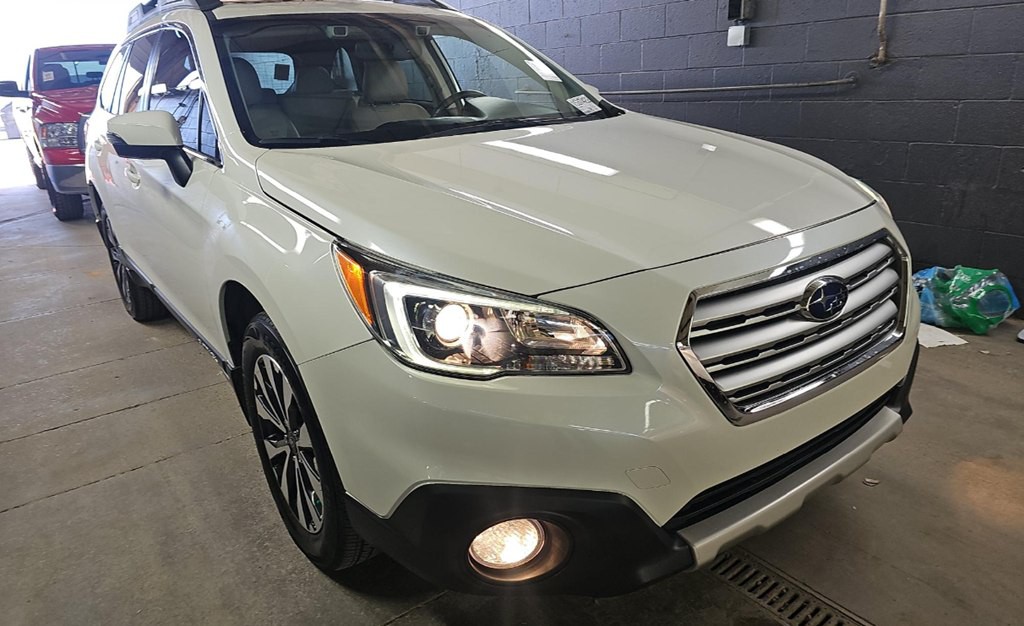 2015 Subaru Outback Image 1