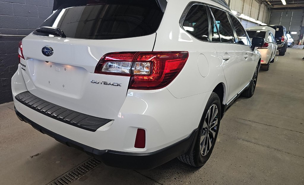 2015 Subaru Outback Image 2