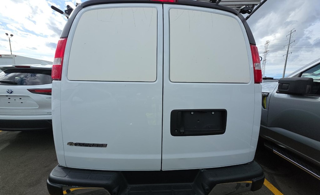 2020 Chevrolet Express Image 3