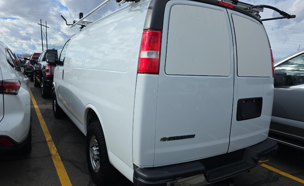 2020 Chevrolet Express Image 4
