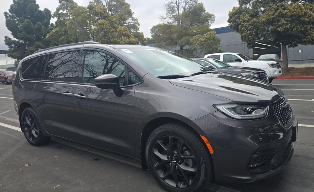 2023 Chrysler Pacifica Image 1