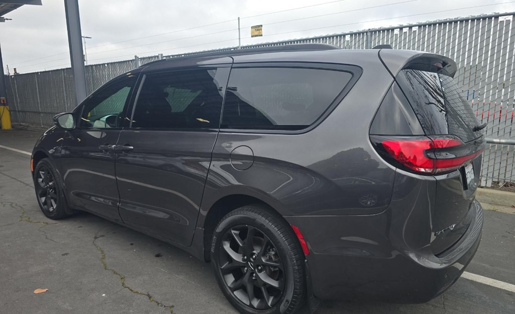 2023 Chrysler Pacifica Image 4