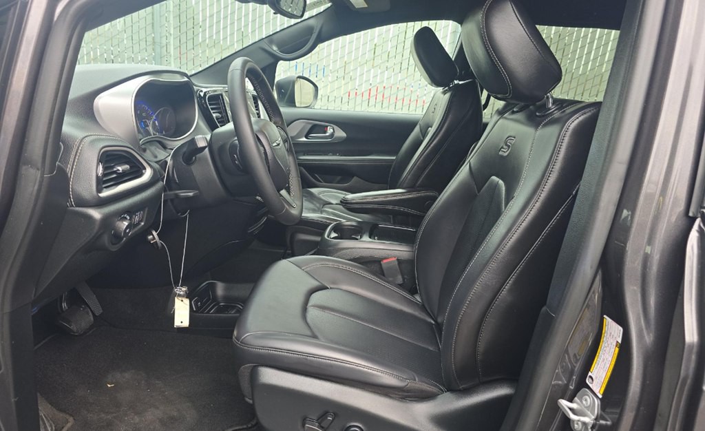 2023 Chrysler Pacifica Image 7