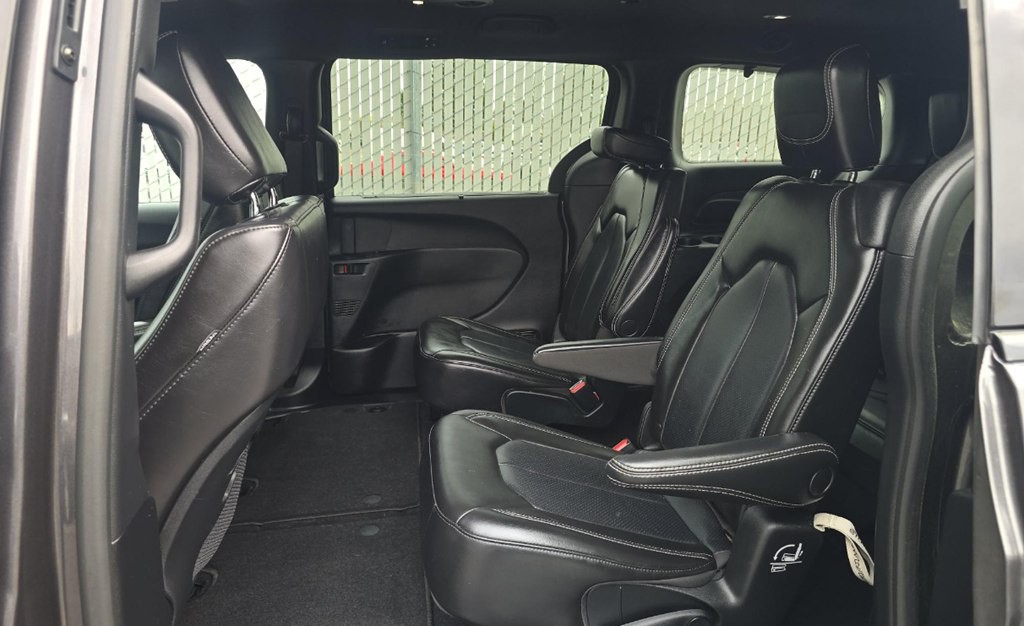 2023 Chrysler Pacifica Image 9