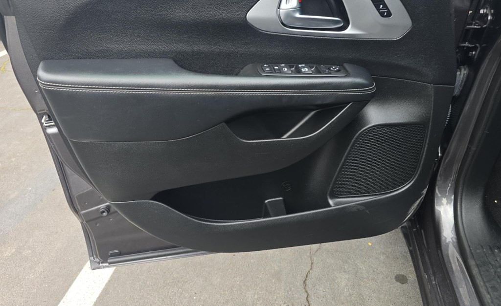 2023 Chrysler Pacifica Image 13