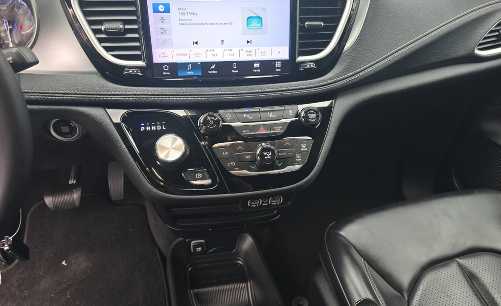 2023 Chrysler Pacifica Image 15