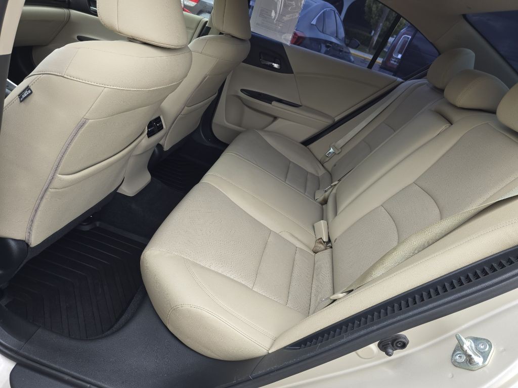 2015 Honda Accord Image 17