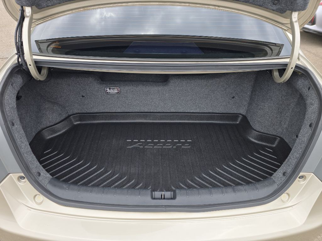 2015 Honda Accord Image 18