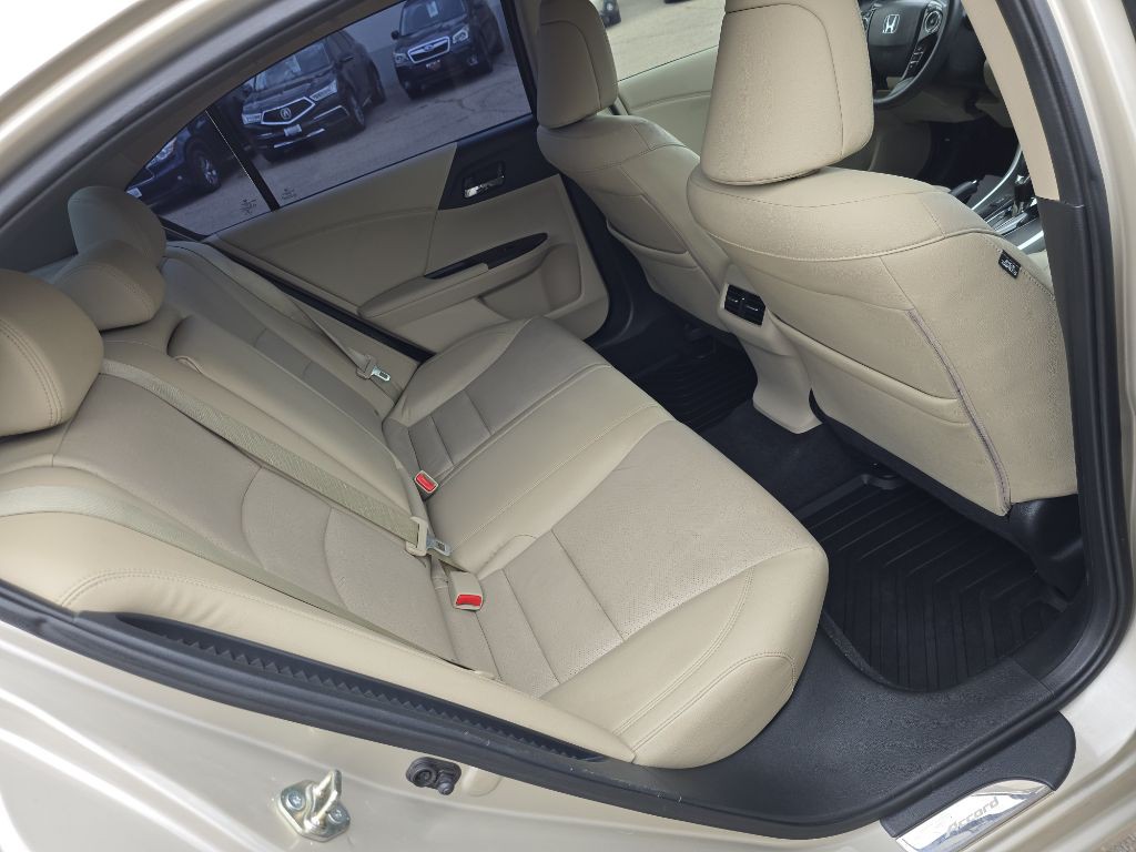 2015 Honda Accord Image 19