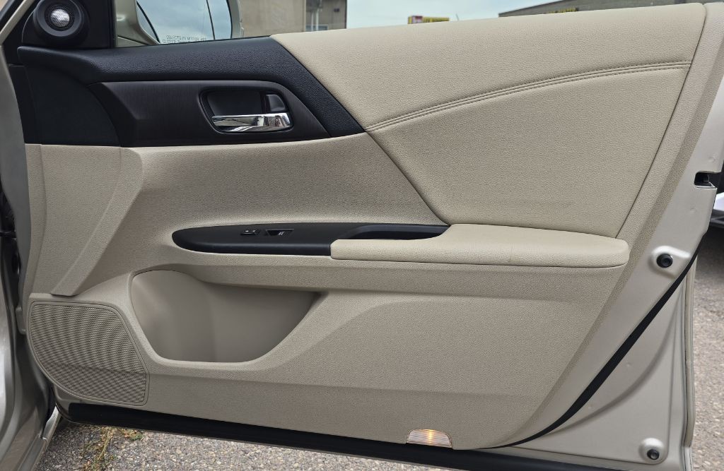 2015 Honda Accord Image 21