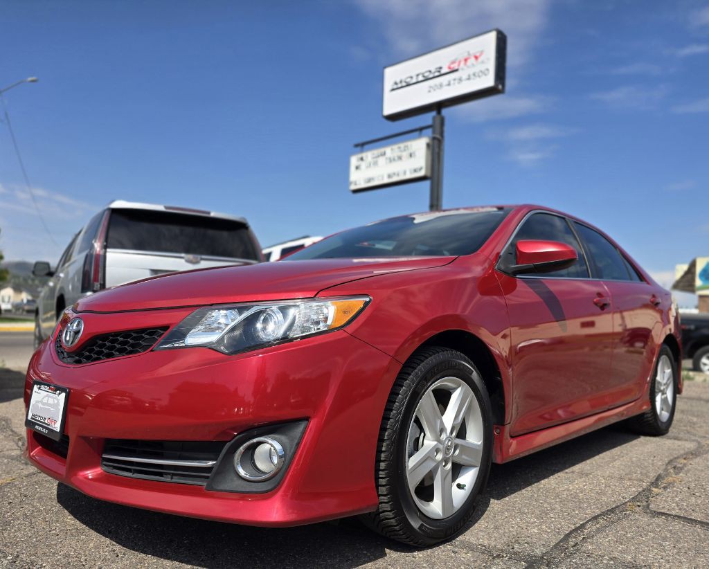 2013 Toyota Camry Image 1