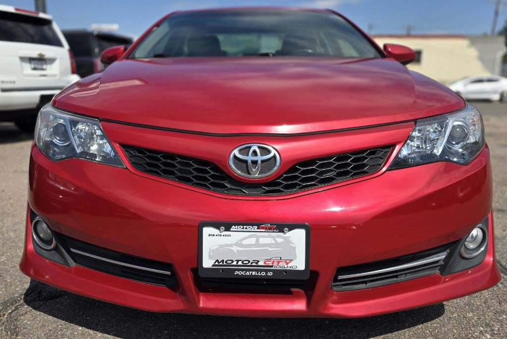 2013 Toyota Camry Image 2