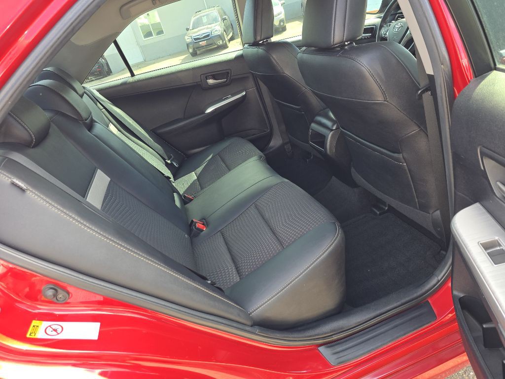 2013 Toyota Camry Image 17