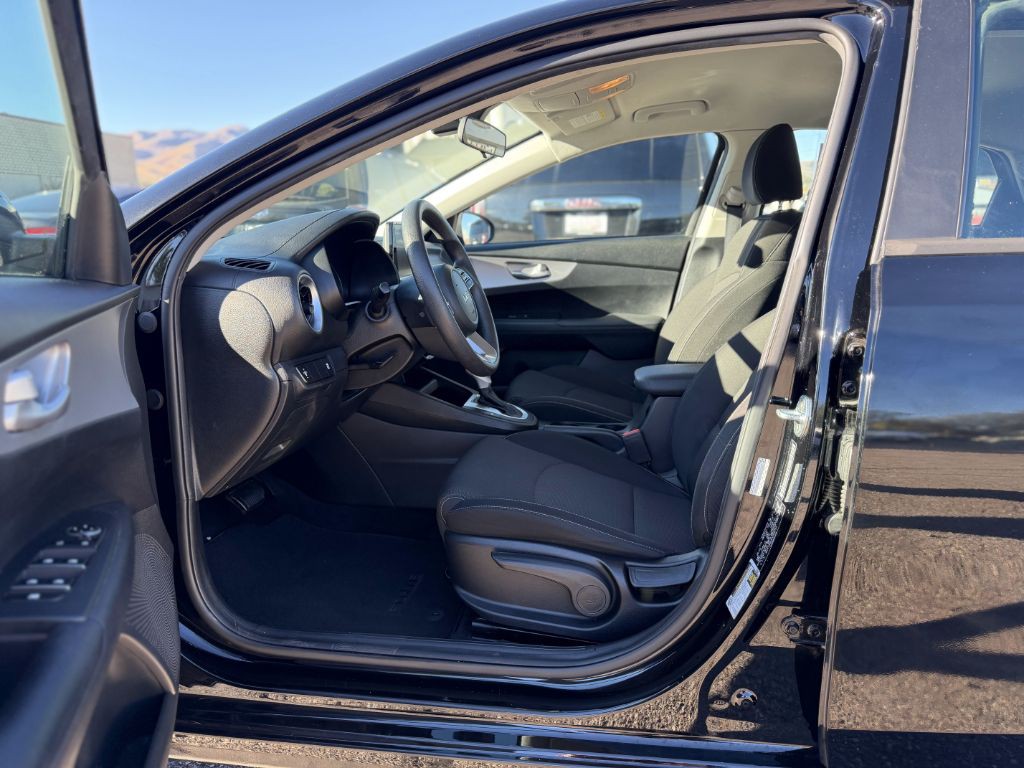 2023 Kia Forte Image 9