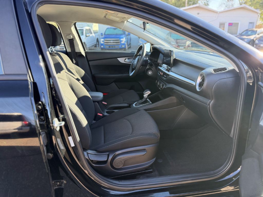 2023 Kia Forte Image 13