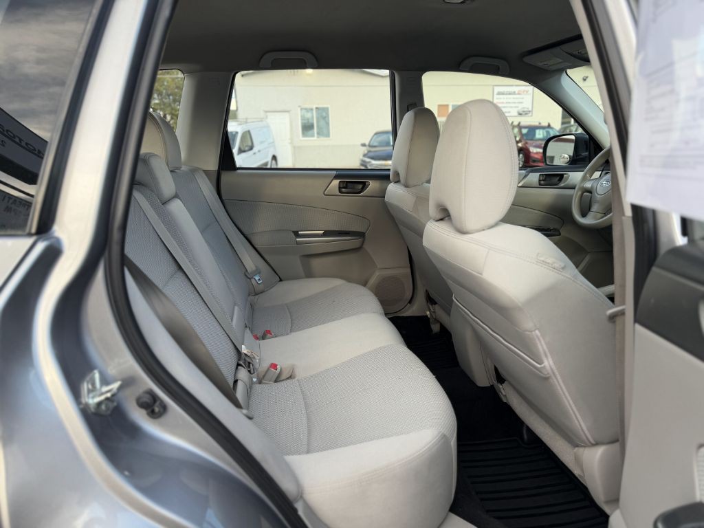 2011 Subaru Forester Image 12