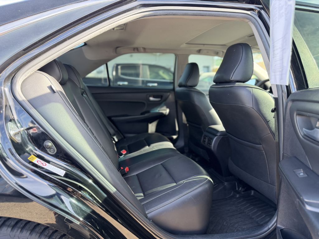 2015 Toyota Camry Image 12