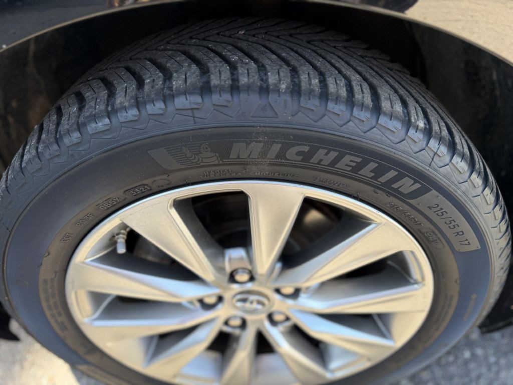 2015 Toyota Camry Image 17