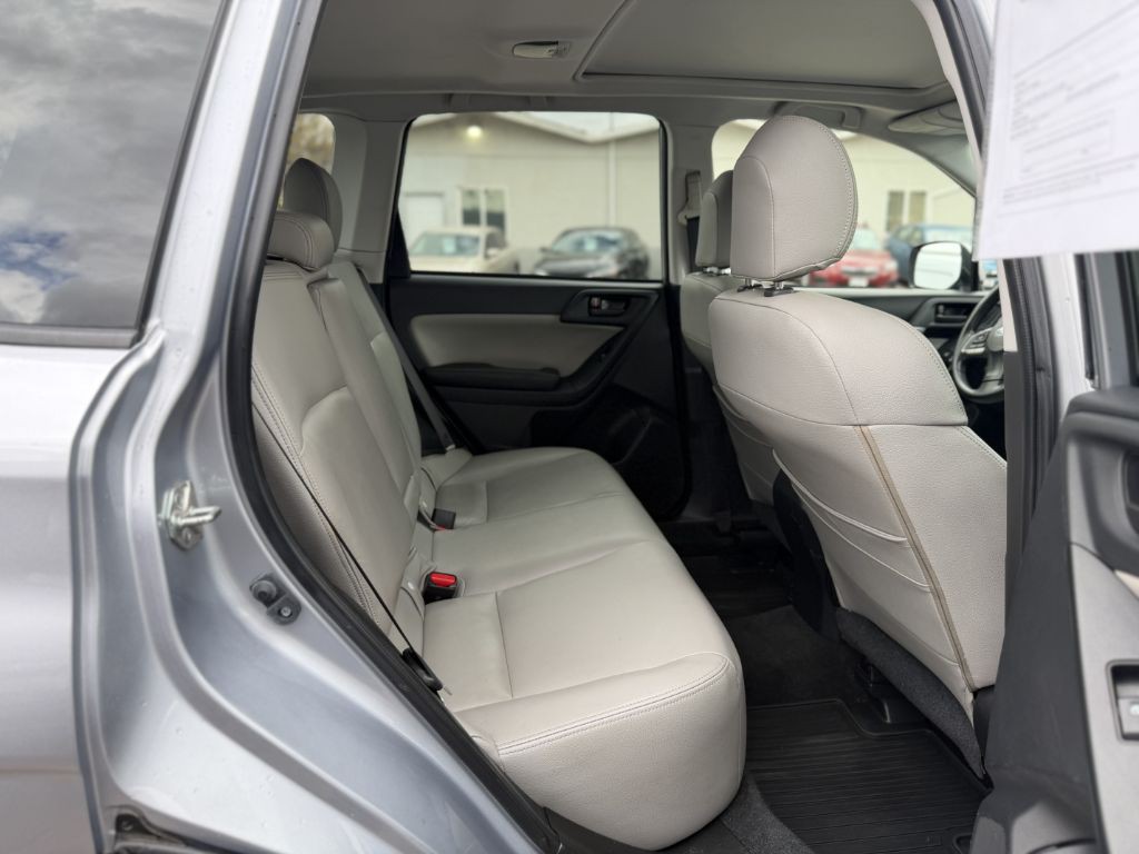 2016 Subaru Forester Image 12