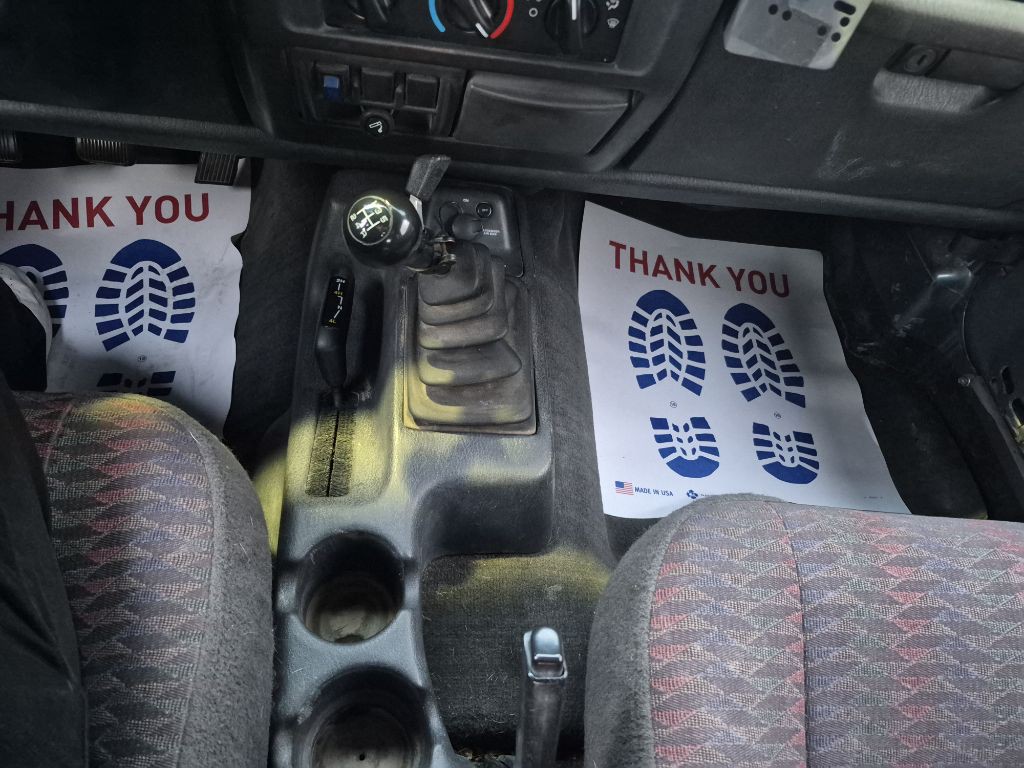 1999 Jeep Wrangler Image 14