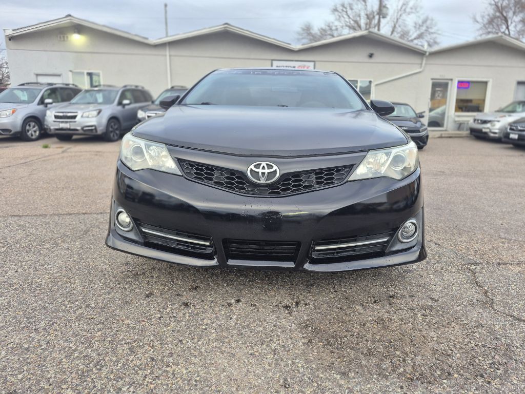 2013 Toyota Camry Image 2