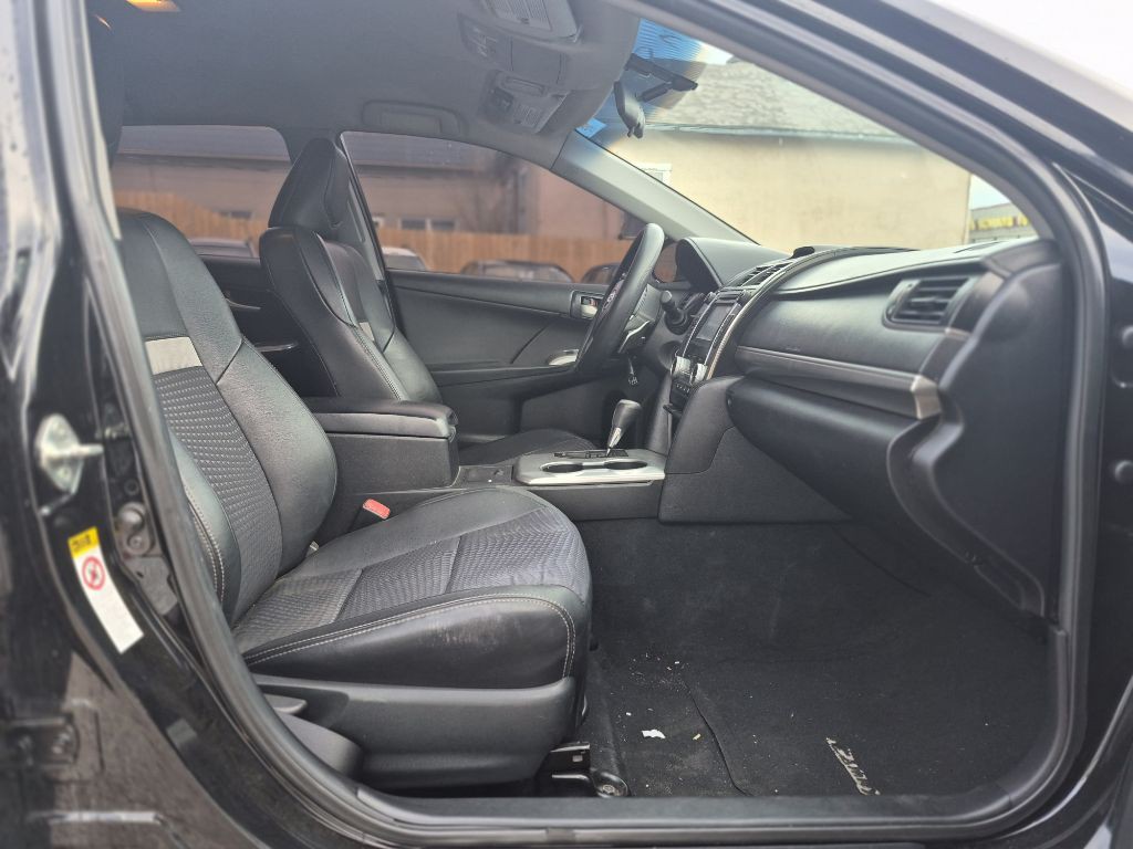 2013 Toyota Camry Image 10