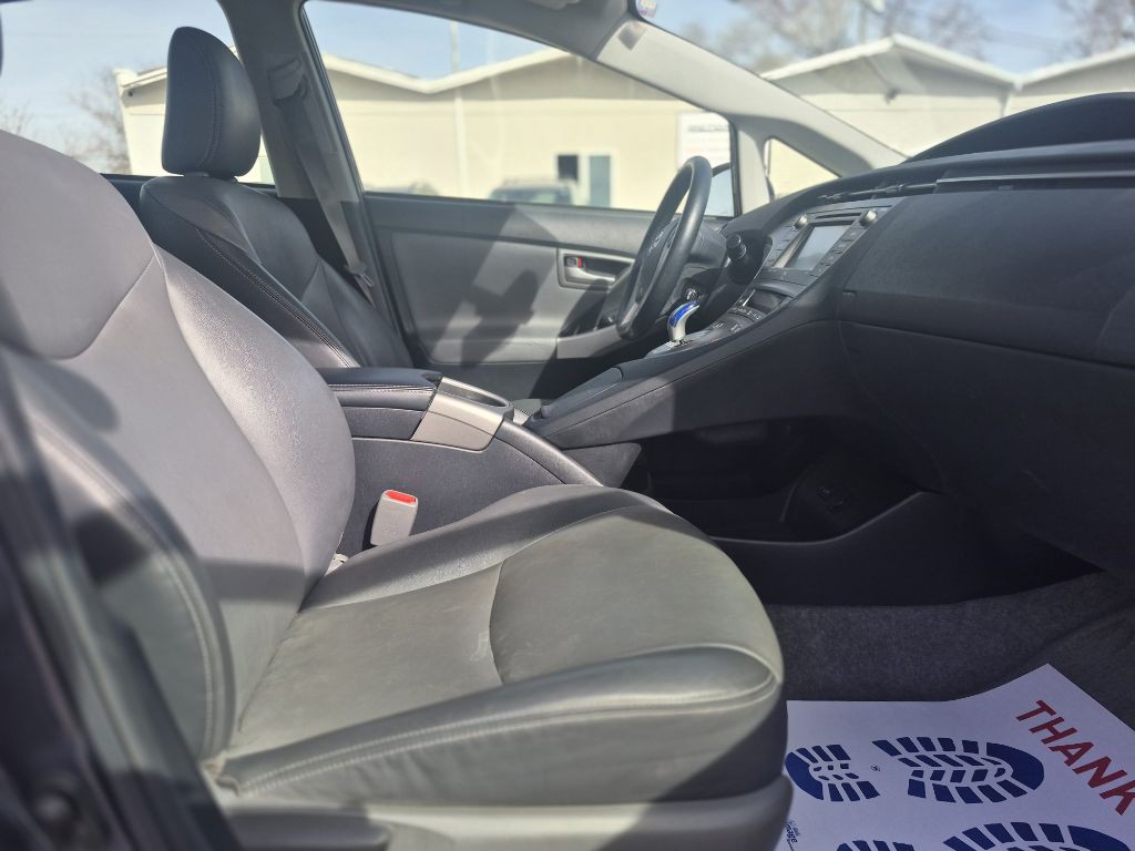 2014 Toyota Prius Image 13