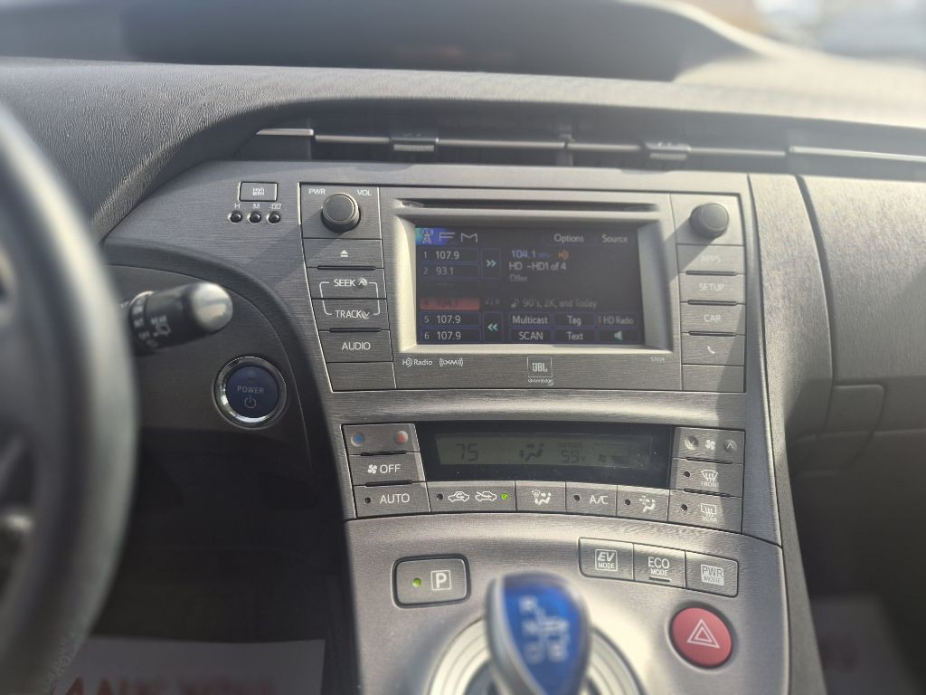 2014 Toyota Prius Image 16