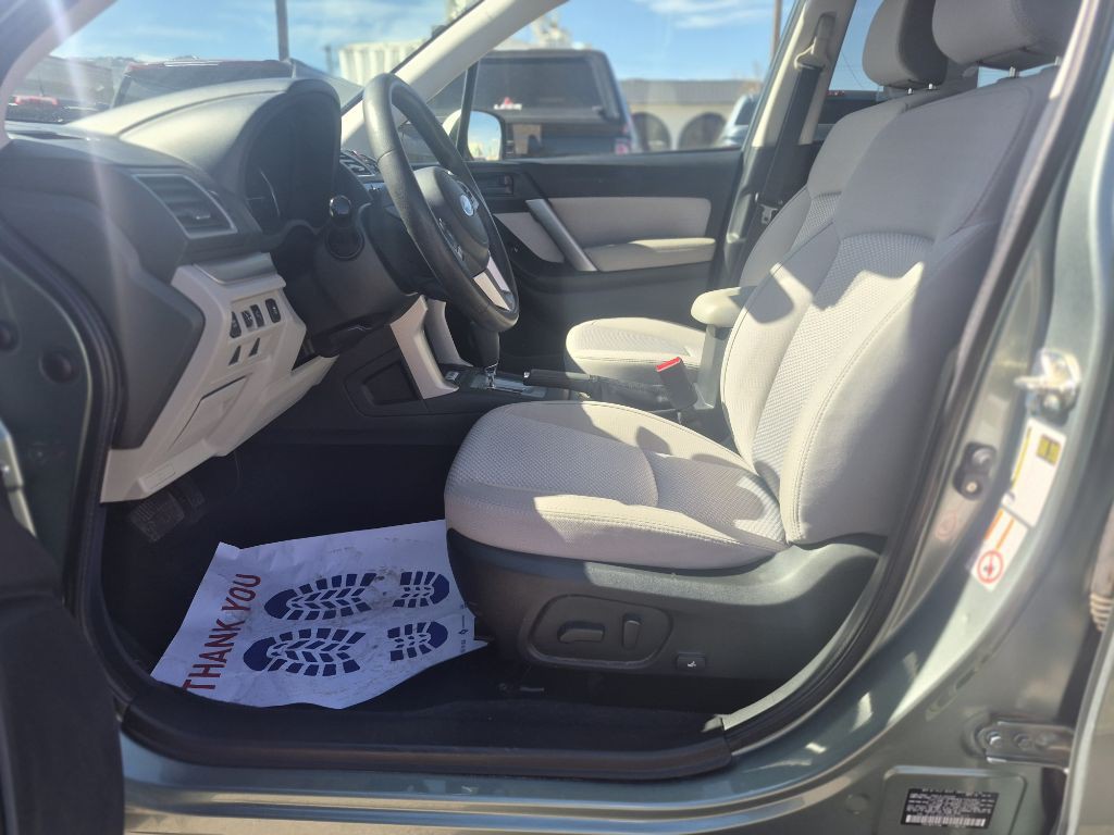 2017 Subaru Forester Image 8