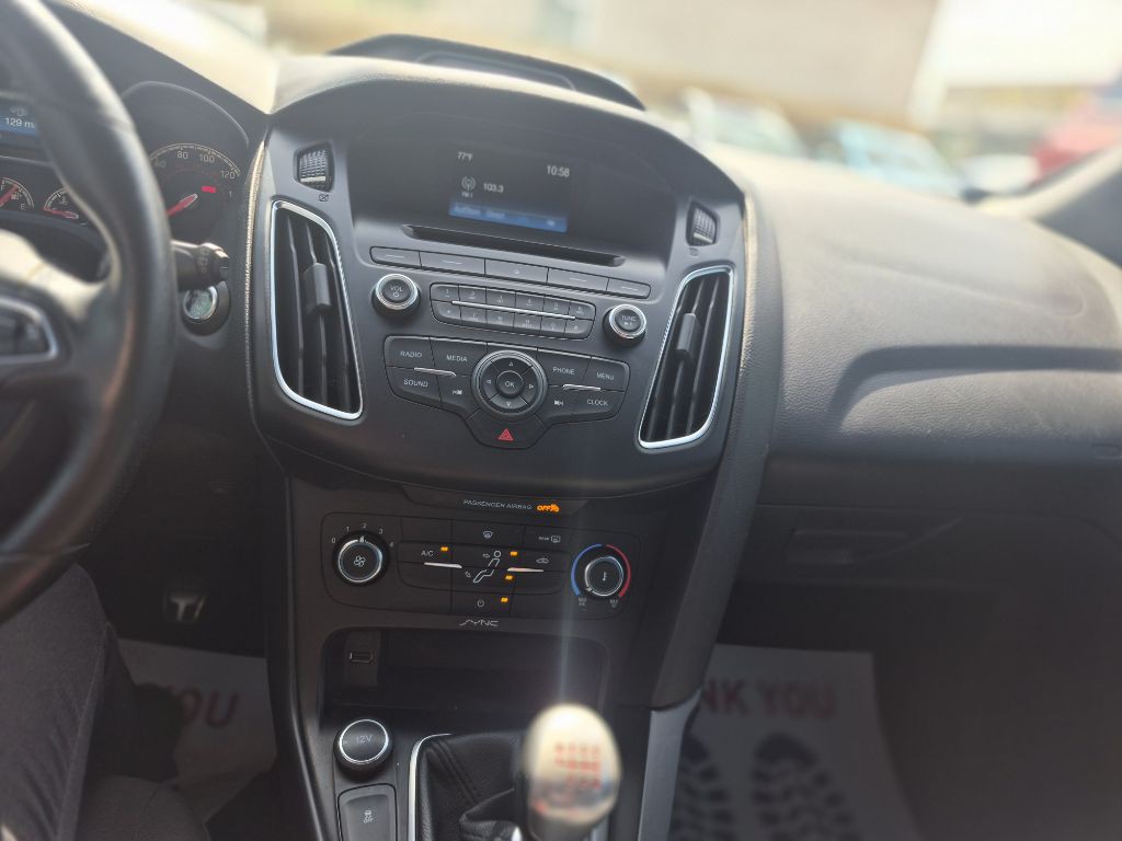 2016 Ford Focus Image 16
