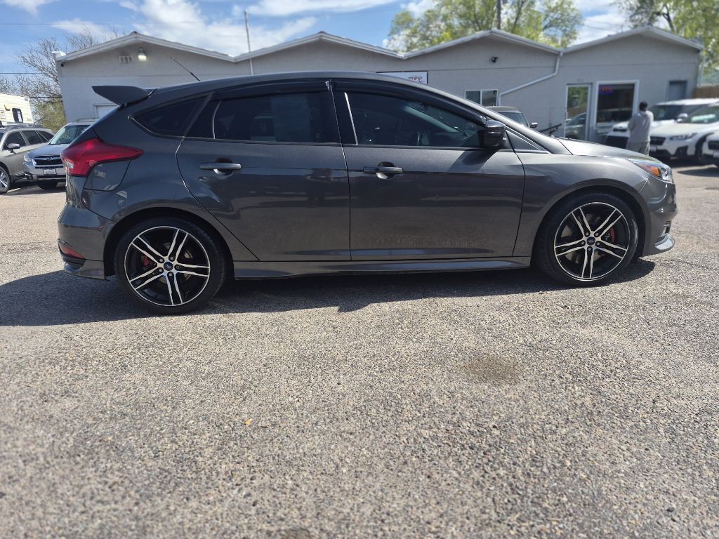 2016 Ford Focus Image 4