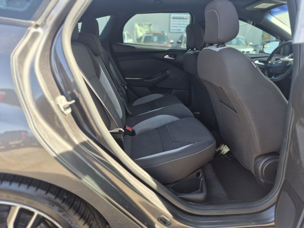 2016 Ford Focus Image 12