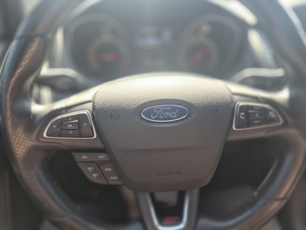 2016 Ford Focus Image 14