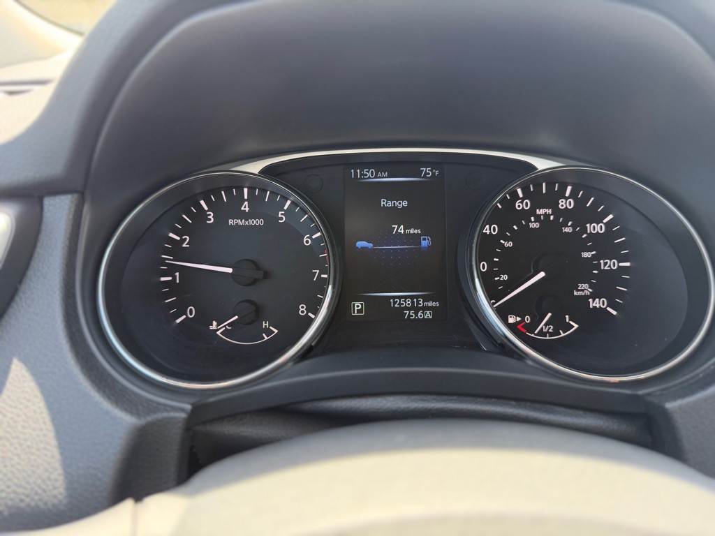 2015 Nissan Rogue Image 16