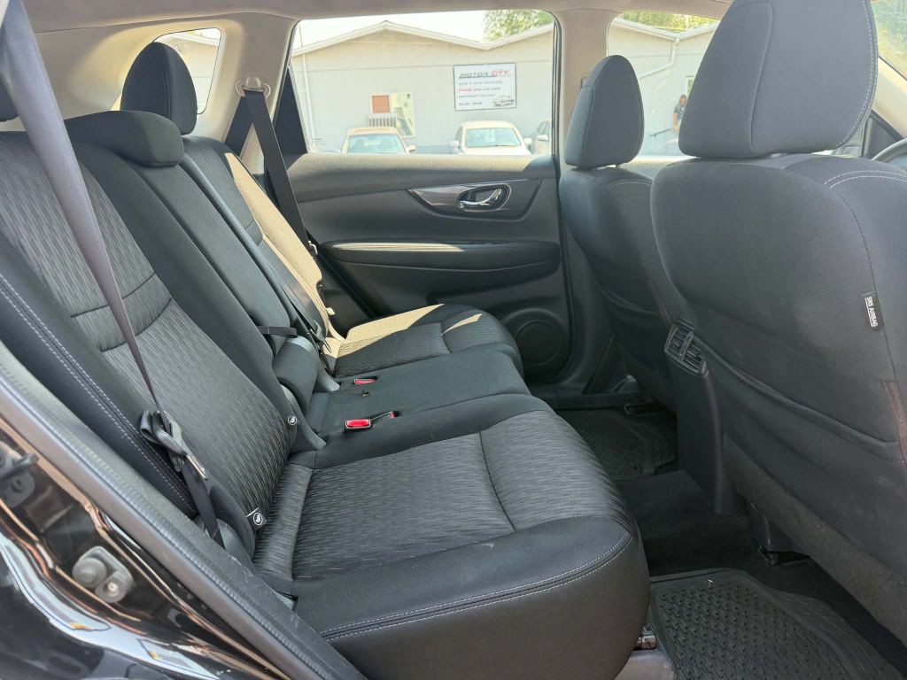 2017 Nissan Rogue Image 12