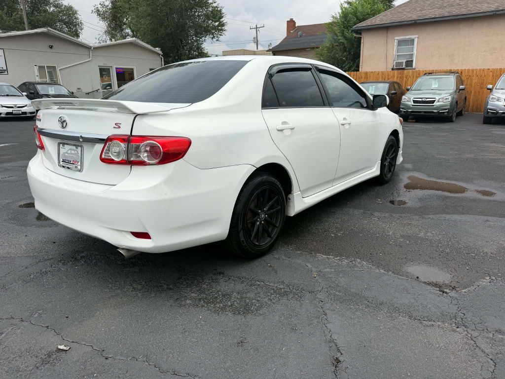 2013 Toyota Corolla Image 2