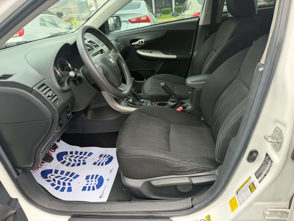 2013 Toyota Corolla Image 8